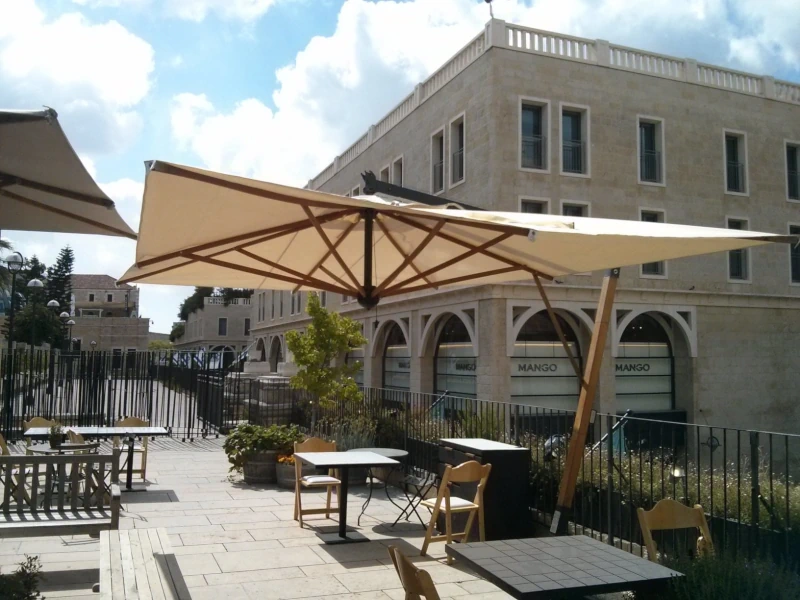 שמשיות וסוככים — עבודה של אלי ירושלמי
