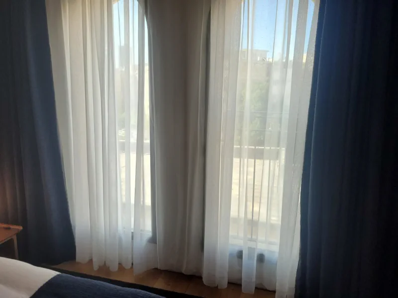 וילונות בהתאמה אישית — עבודה של אלי ירושלמי